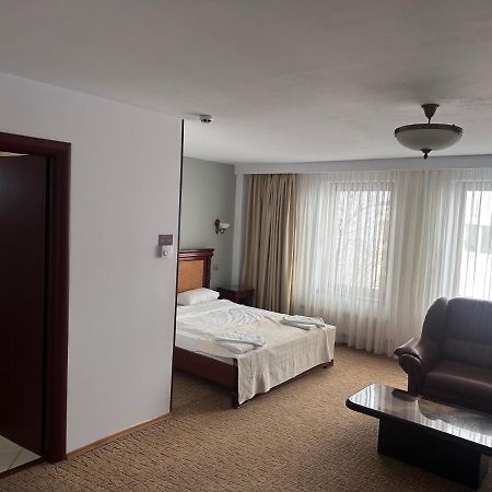 Hotel Bliss 布加勒斯特 外观 照片