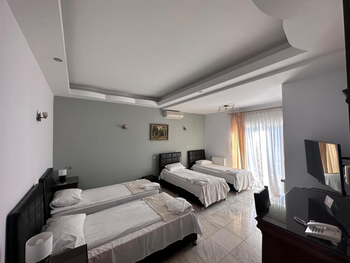 Hotel Bliss 布加勒斯特 外观 照片