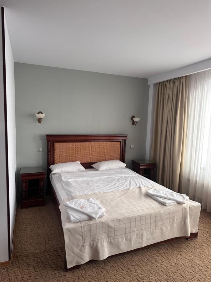 Hotel Bliss 布加勒斯特 外观 照片