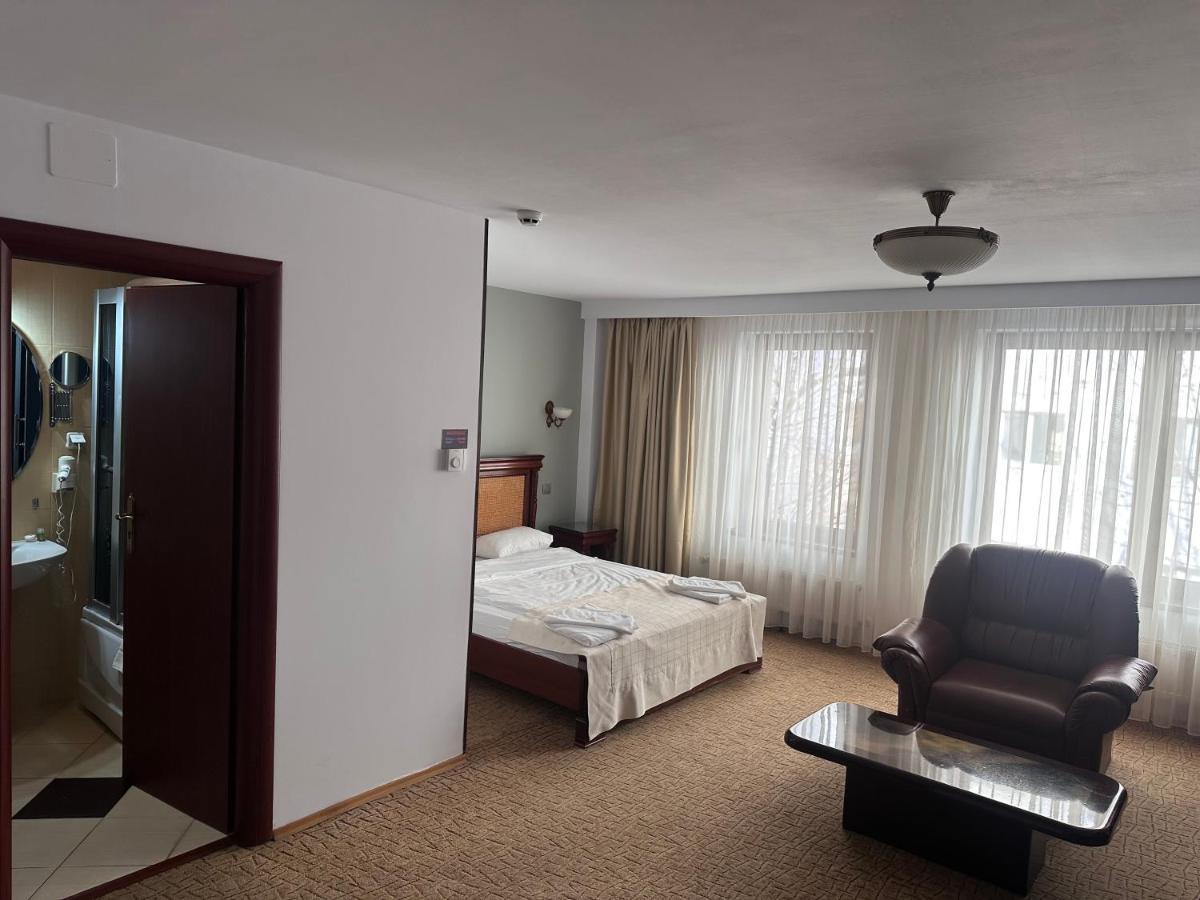Hotel Bliss 布加勒斯特 外观 照片