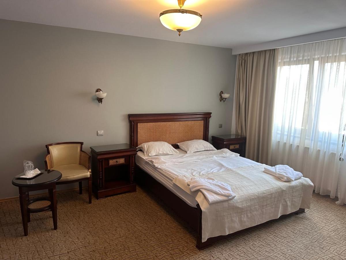 Hotel Bliss 布加勒斯特 外观 照片