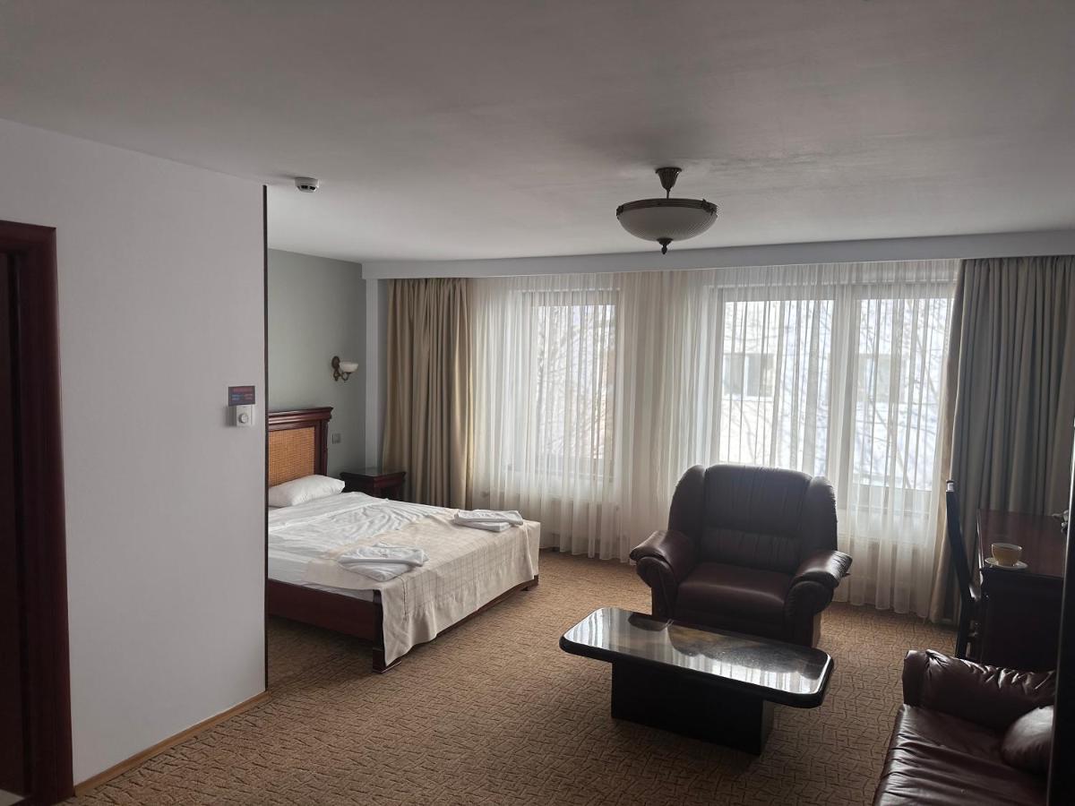 Hotel Bliss 布加勒斯特 外观 照片