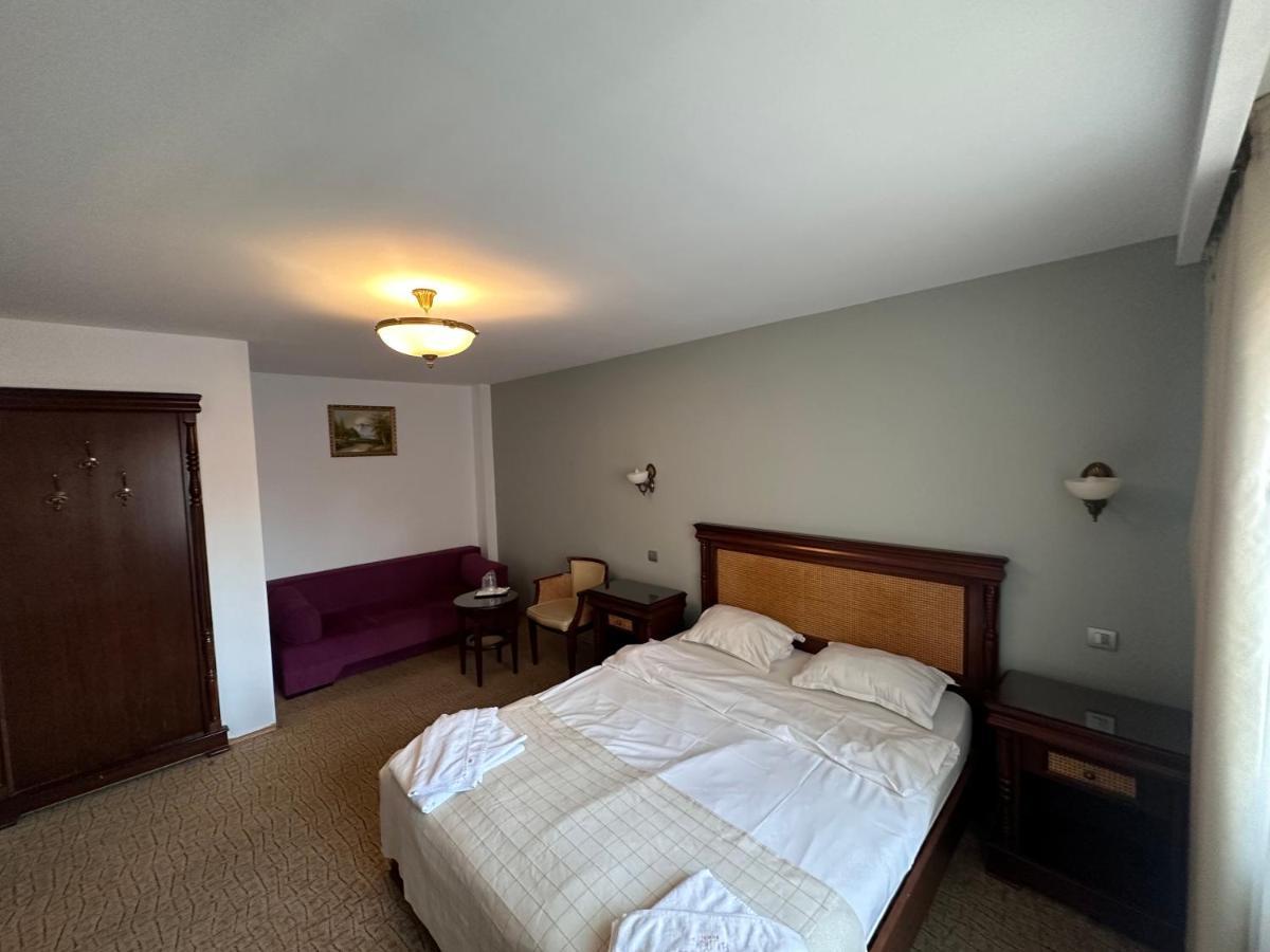 Hotel Bliss 布加勒斯特 外观 照片